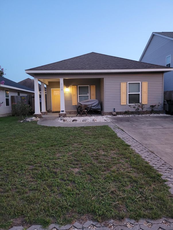 Backyard, Exterior, Facade, Ranch