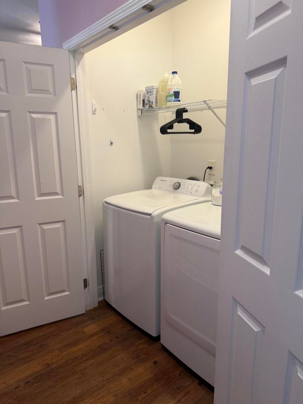 Interior, Washer, Wood Texture Flooring