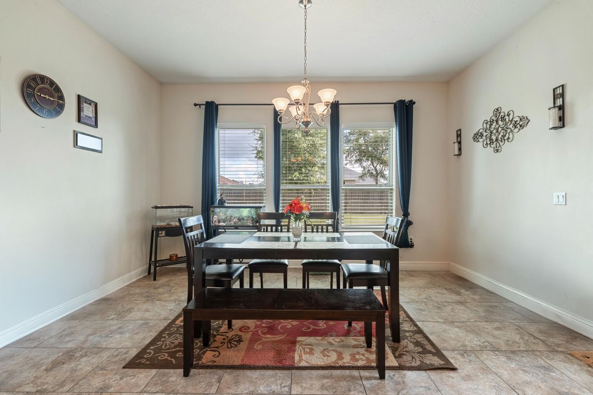 Chandelier, Dining room, Interior