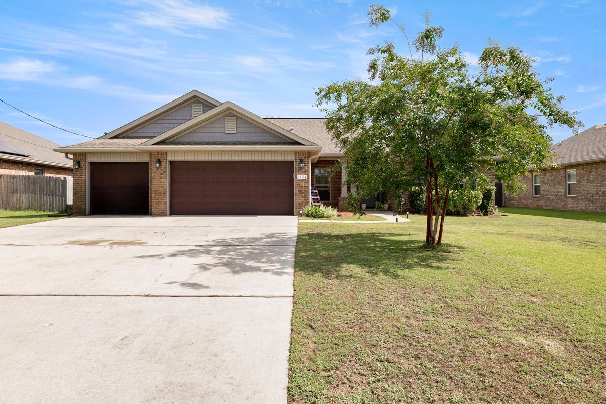 Attached, Exterior, Facade, Brick Facade, Ranch