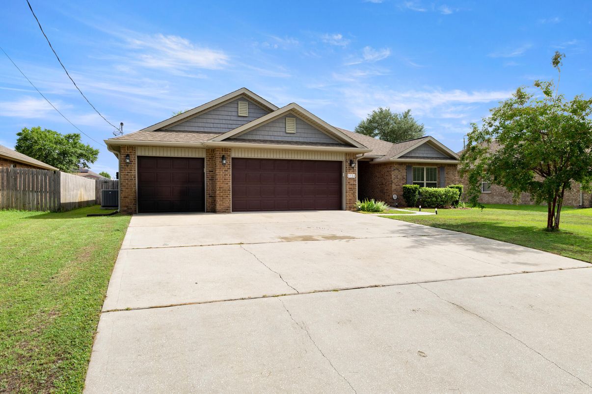 Attached, Exterior, Facade, Brick Facade, American Craftsman