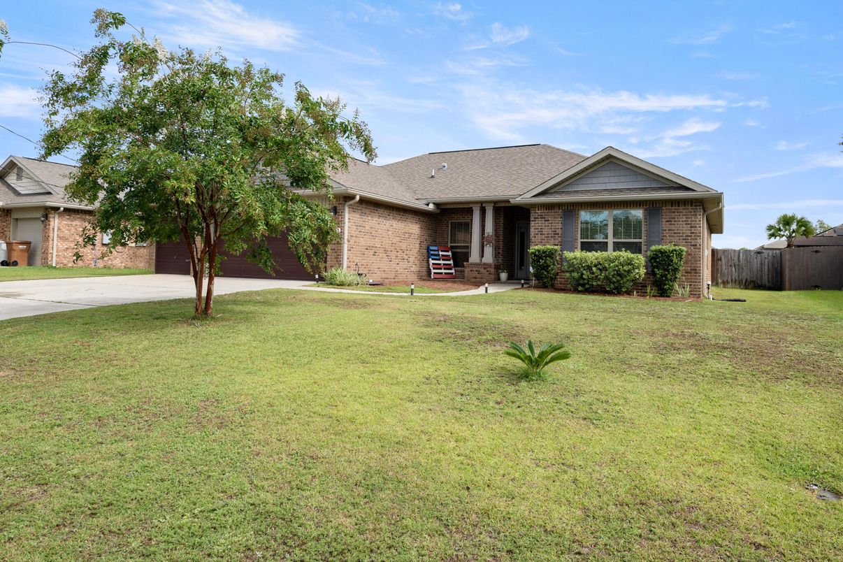 Attached, Backyard, Exterior, Facade, Brick Facade, Ranch