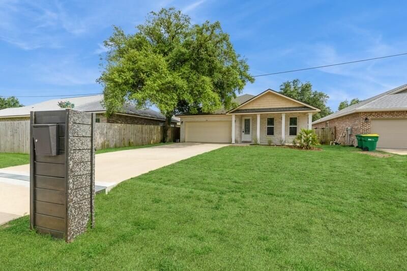 Backyard, Detached Garage, Exterior