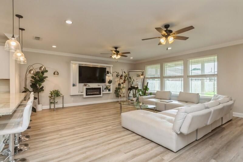 Fireplace, Interior, Living room, Pendant Lights, Recessed Lighting, Wood Texture Flooring