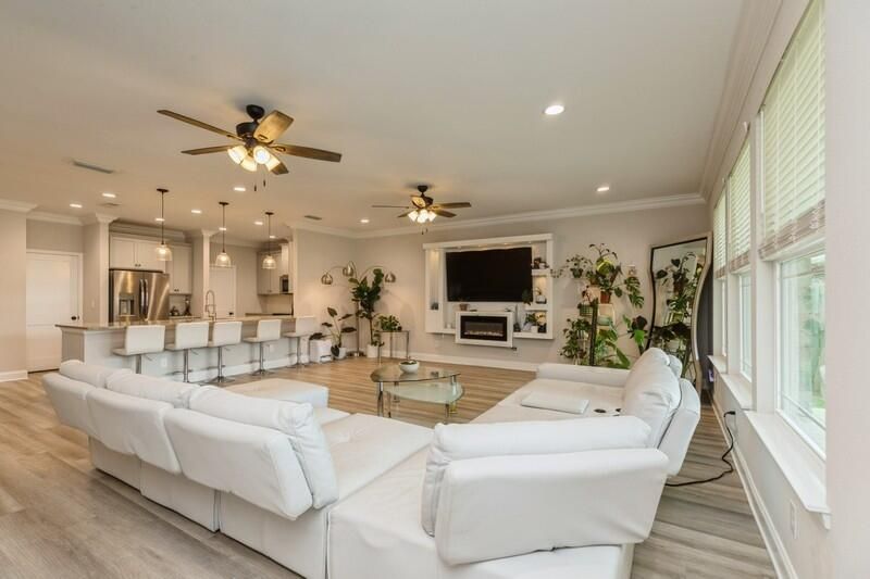 Interior, Kitchen, Living room, Pendant Lights, Recessed Lighting, Stainless Steel Appliances, Wood Texture Flooring