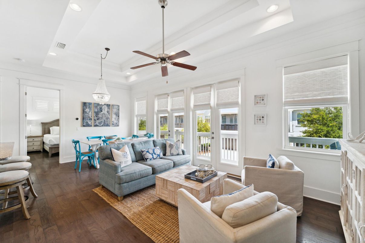 Dining room, Interior, Living room, Pendant Lights, Recessed Lighting, Wood Texture Flooring
