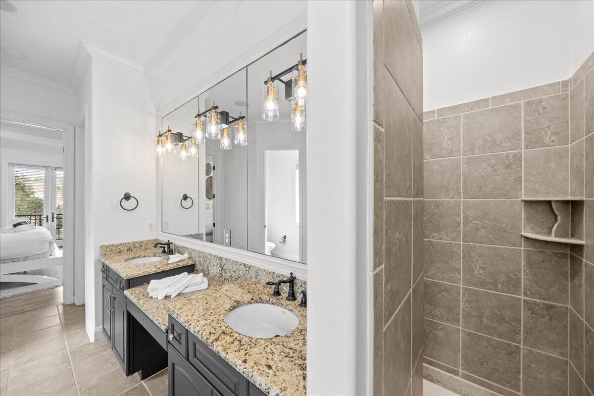 Bathroom, Dual Sink Vanities, Interior