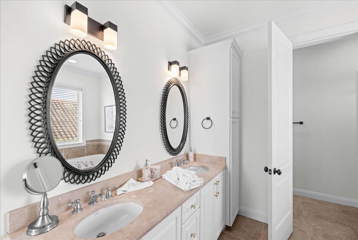 Bathroom, Dual Sink Vanities, Interior