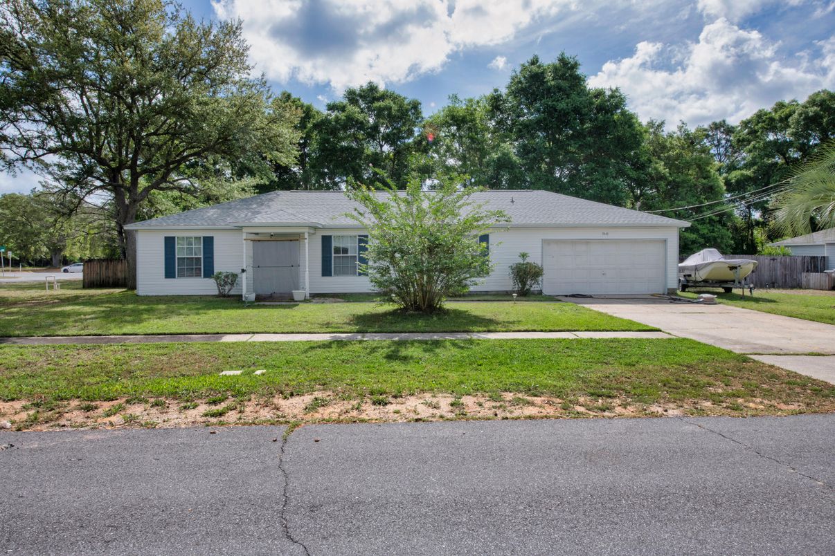 Attached, Exterior, Facade, Ranch