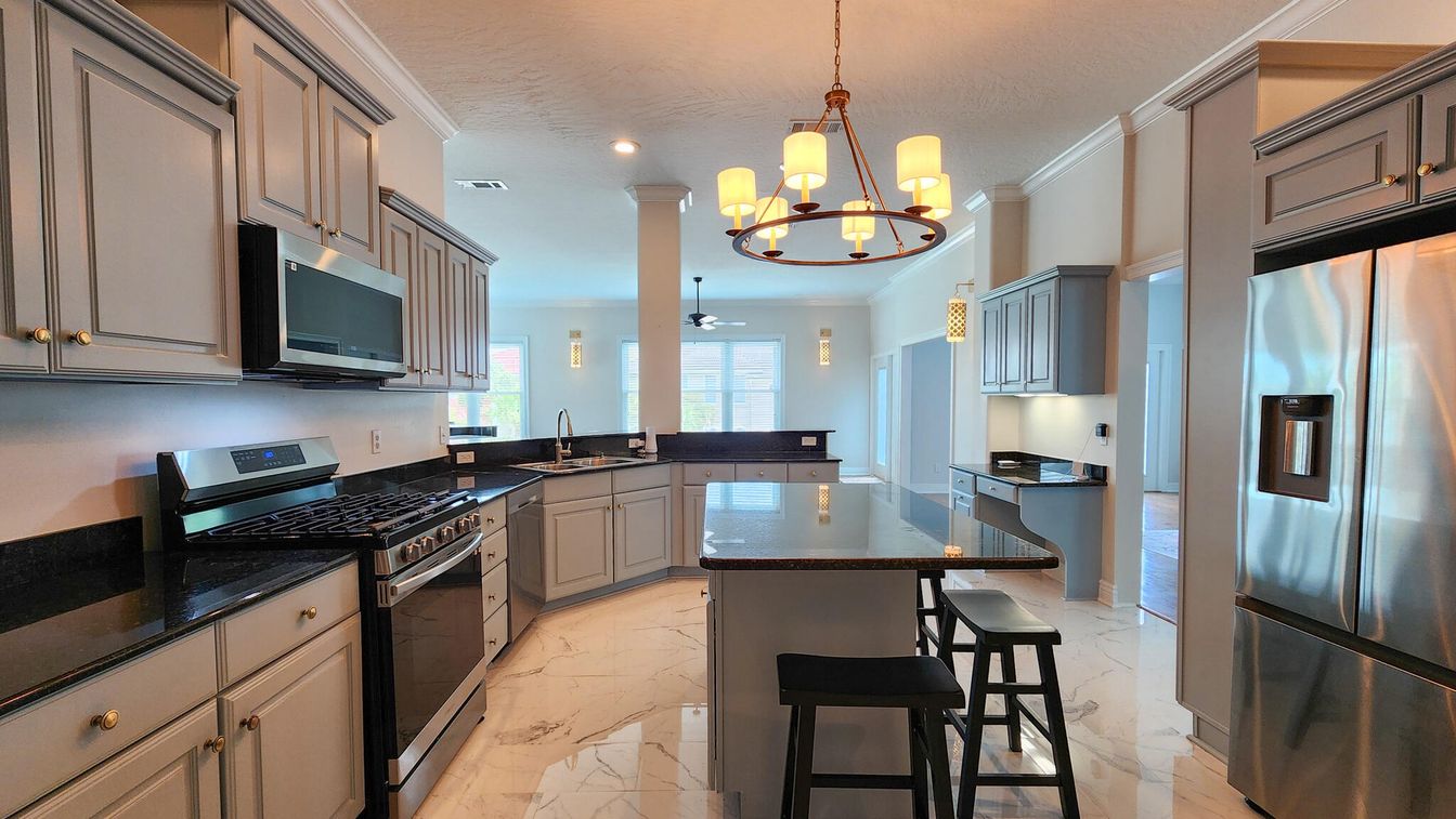 Chandelier, Interior, Kitchen, Marble, Pendant Lights, Recessed Lighting, Stainless Steel Appliances