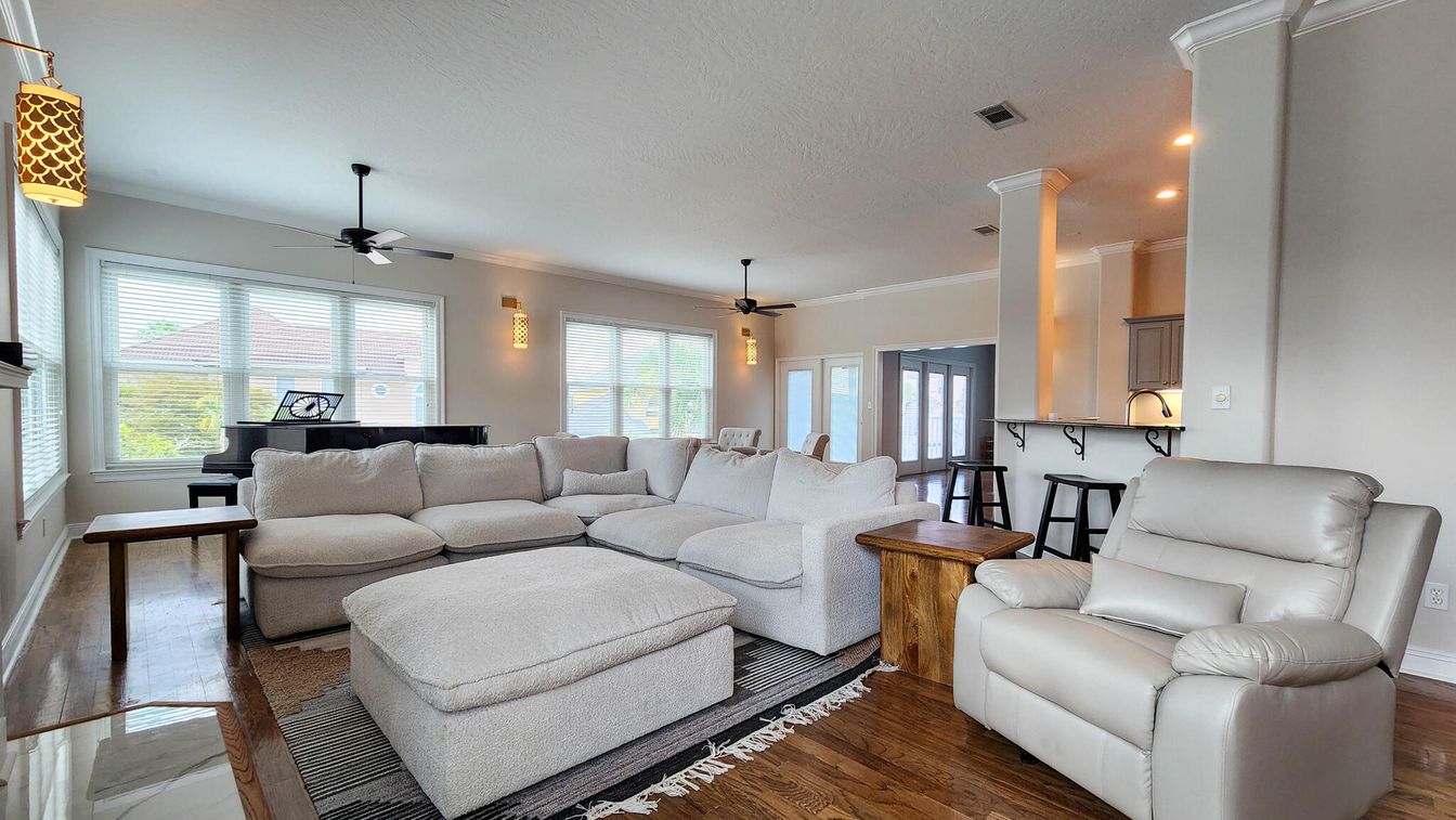 Dining room, Interior, Living room, Pendant Lights, Piano, Recessed Lighting, Wood Texture Flooring