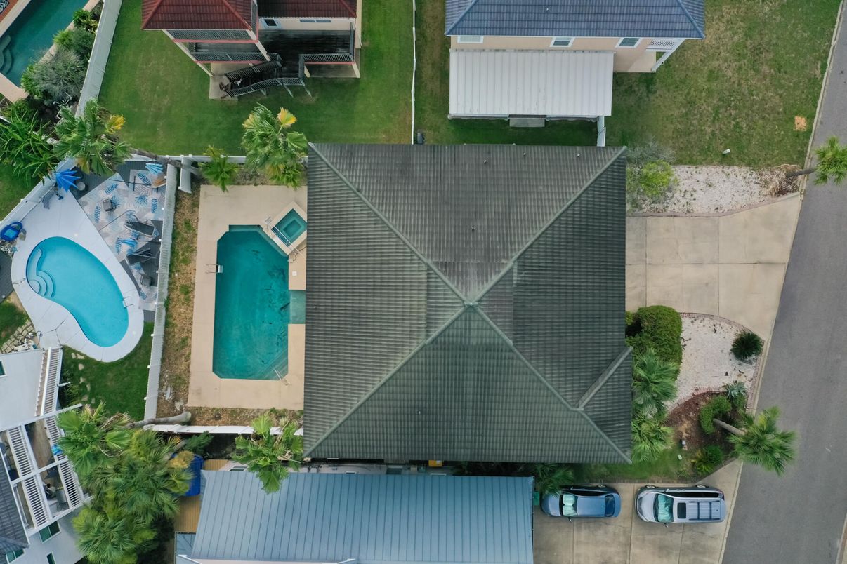 Exterior, Drone