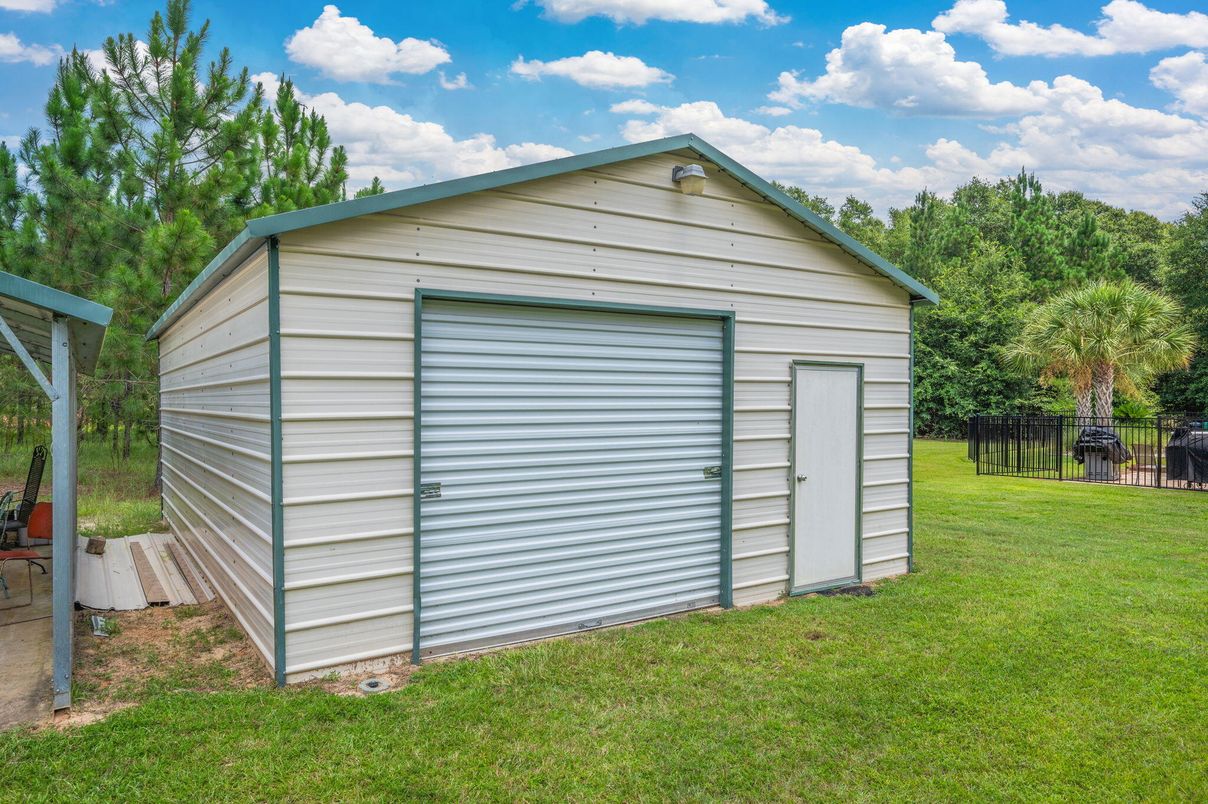 Detached Garage, Exterior
