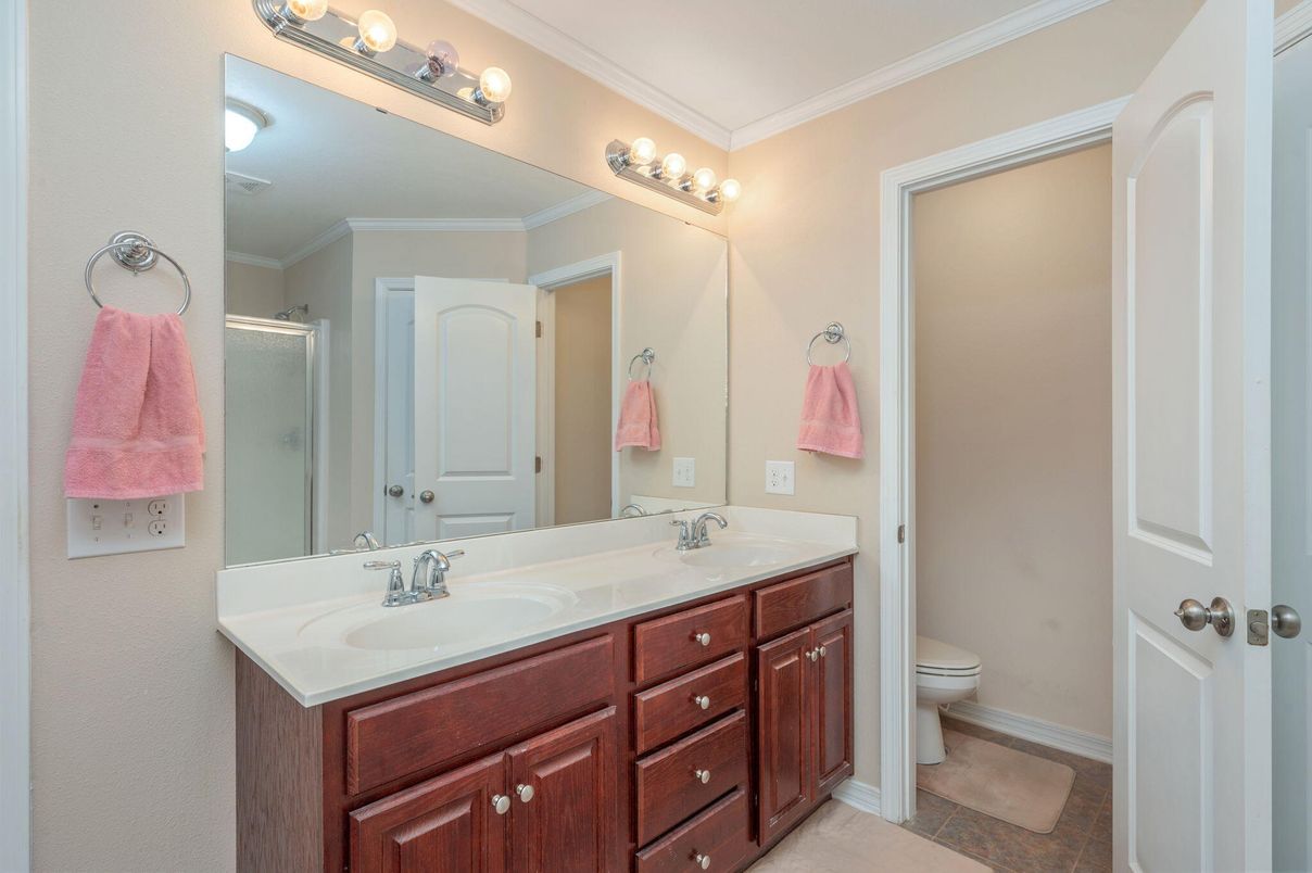 Bathroom, Dual Sink Vanities, Interior