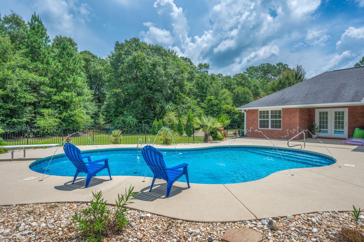 Exterior, Pool