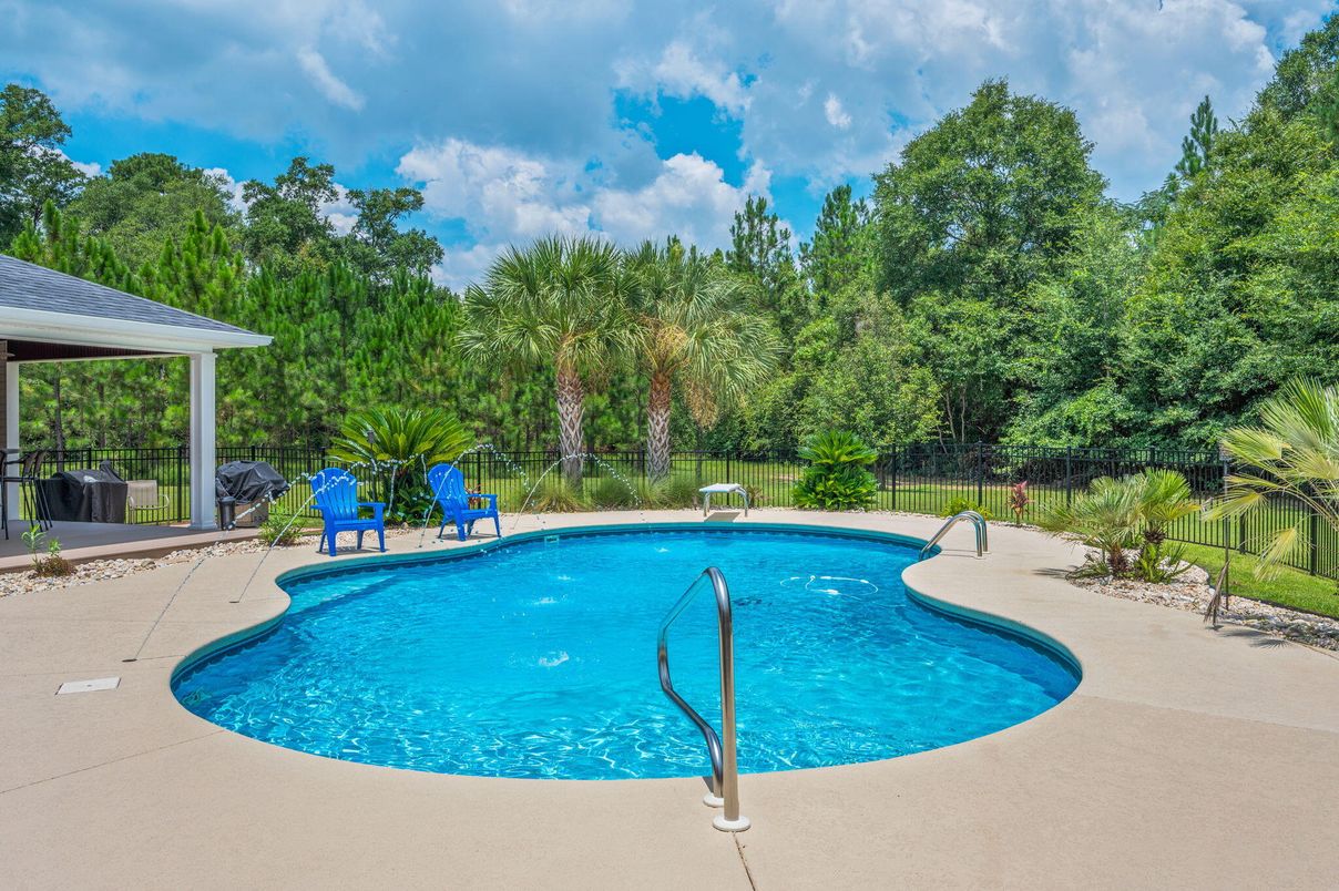 Exterior, Pool