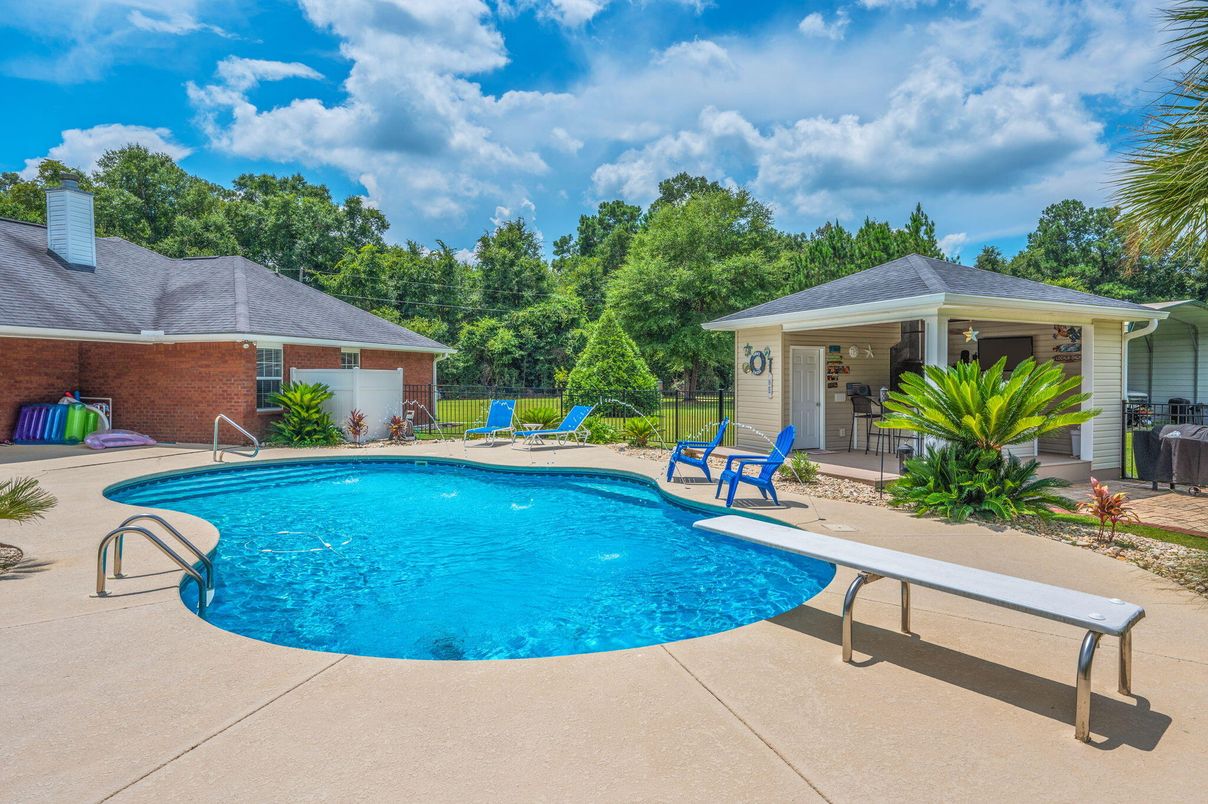 Exterior, Pool