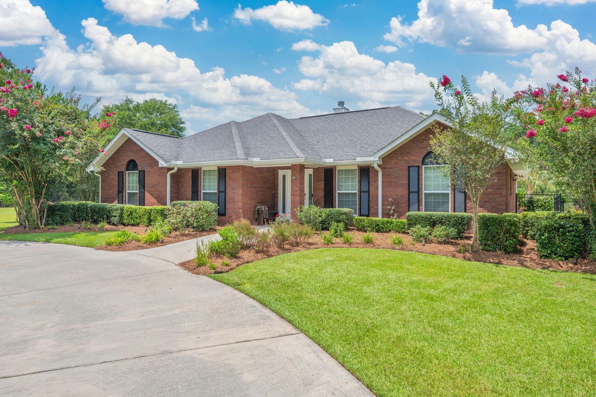 Exterior, Facade, Brick Facade, Ranch