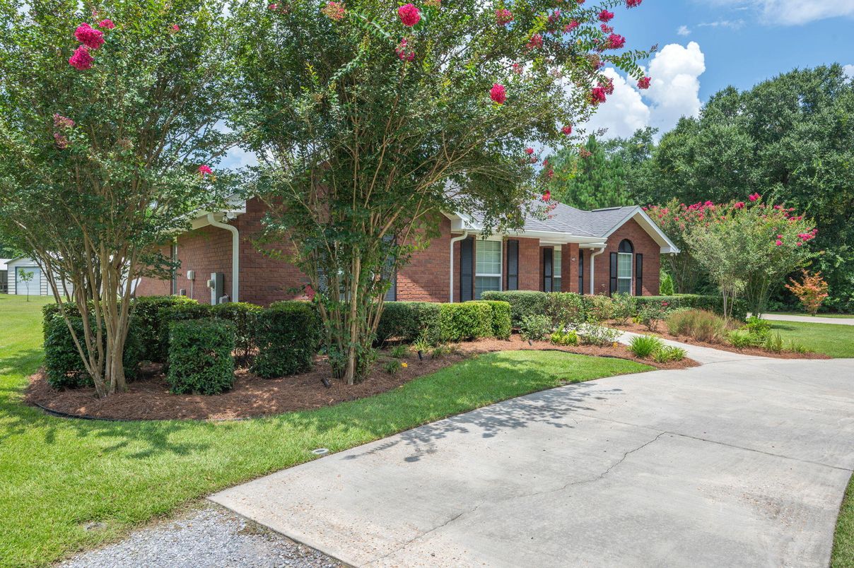 Exterior, Facade, Brick Facade, Ranch