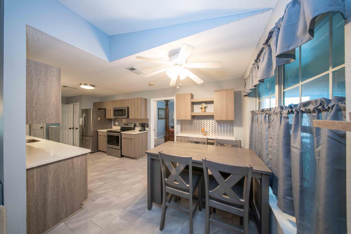 Dining room, Interior, Kitchen, Stainless Steel Appliances