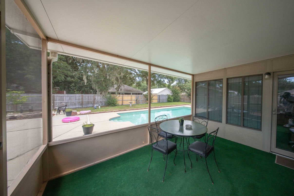 Dining room, Interior, Pool, Sun Room