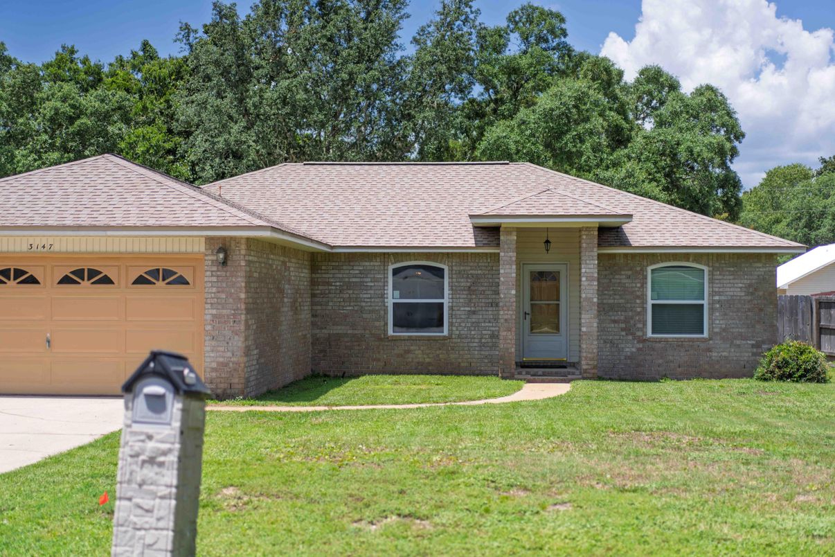 Attached, Exterior, Facade, Brick Facade, Ranch