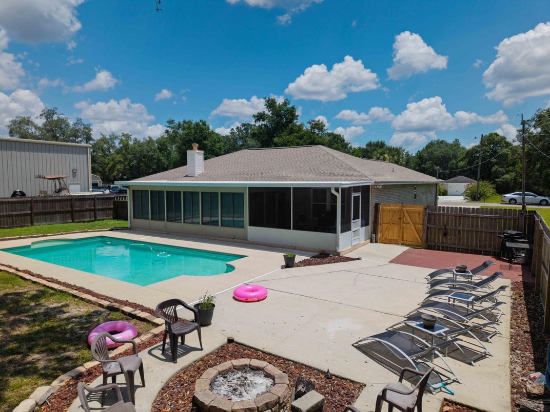 Exterior, Pool