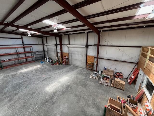 Garage, Interior, Wooden Beams