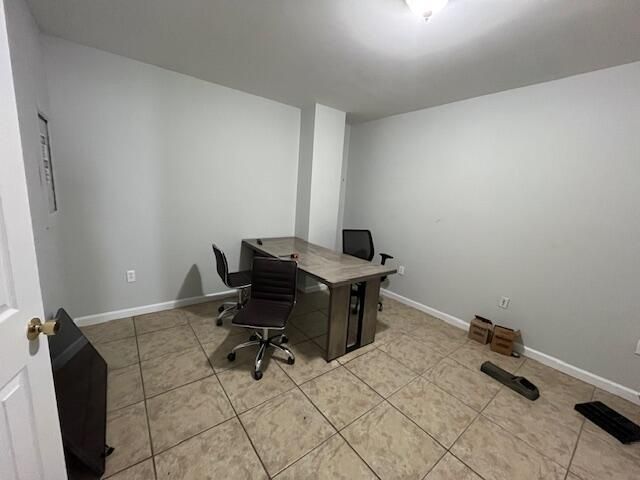 Home Office, Interior