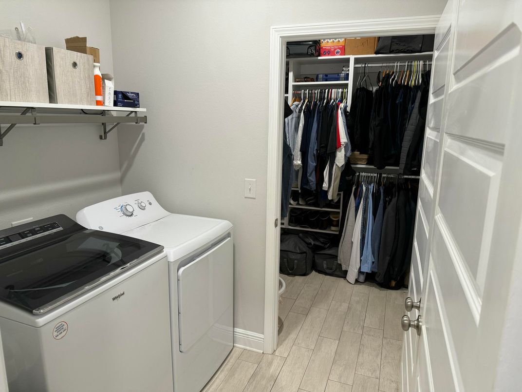 Interior, Walk-in Closets, Washer, Wood Texture Flooring