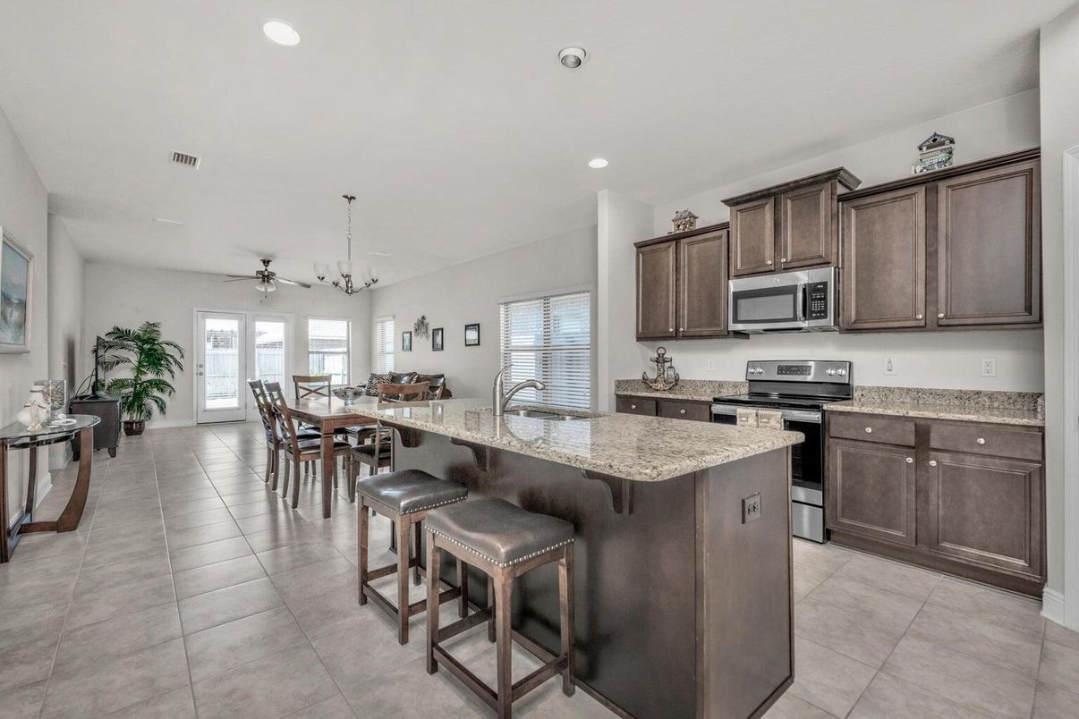Dining room, Interior, Kitchen, Recessed Lighting