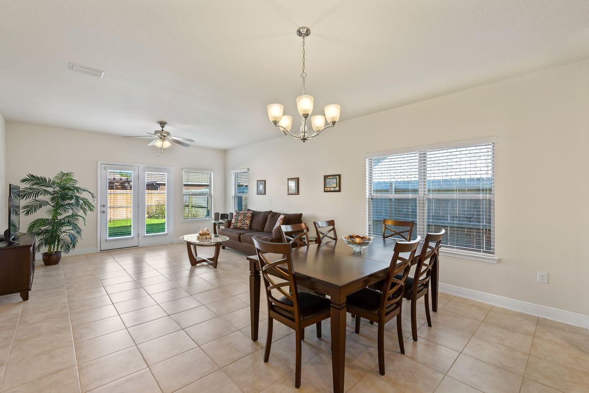 Chandelier, Dining room, Interior, Living room