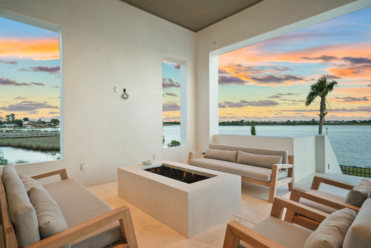 Interior, Living room, Water