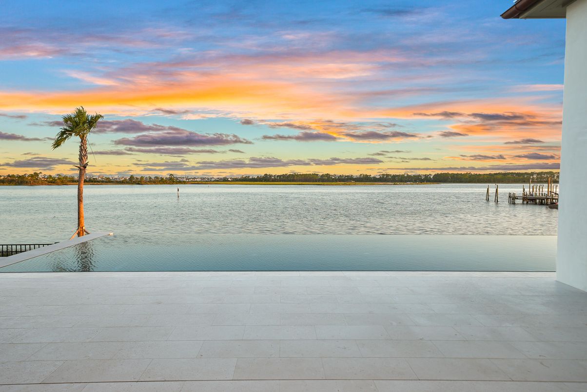 Exterior, Pool, Water