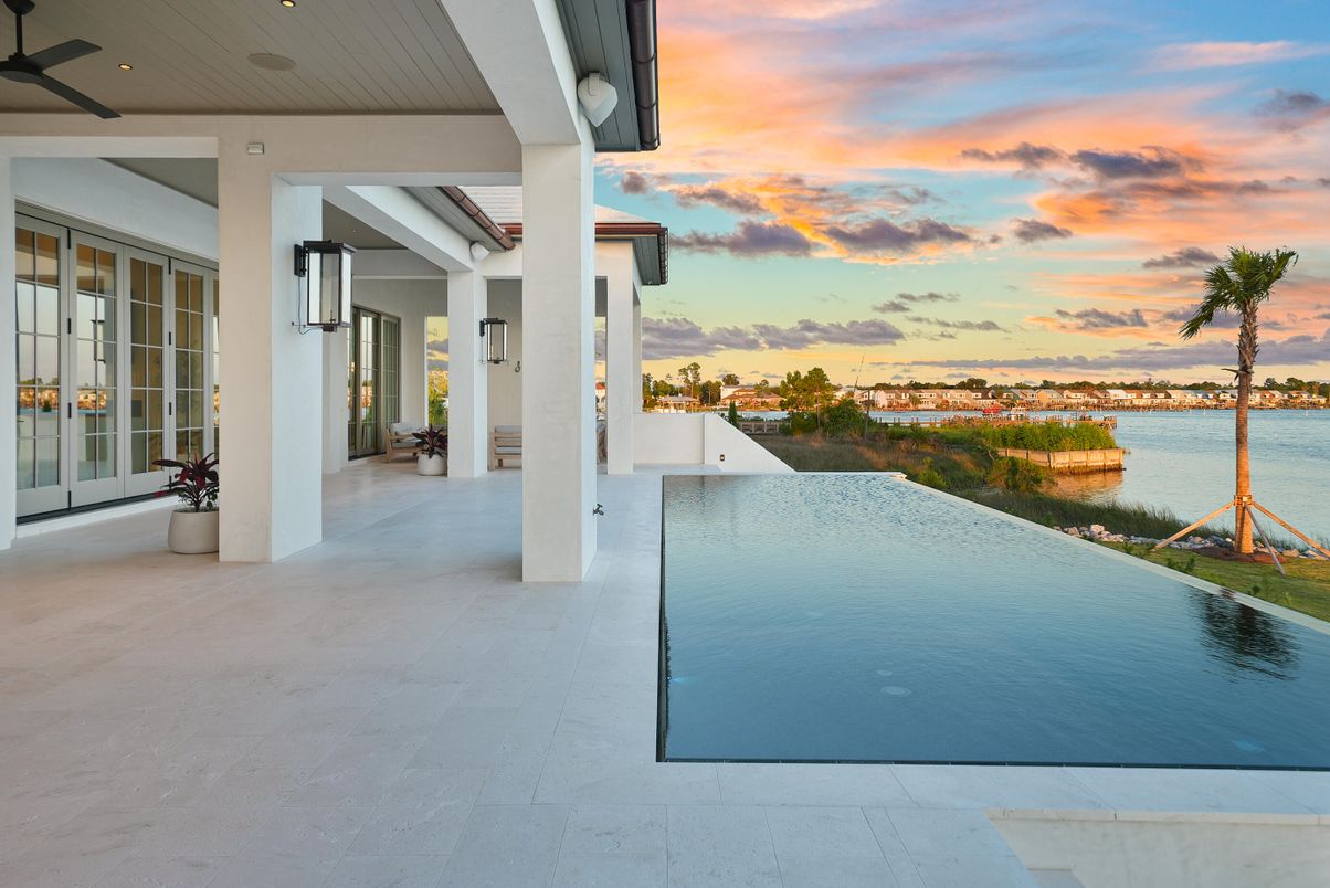 Exterior, Pool, Water