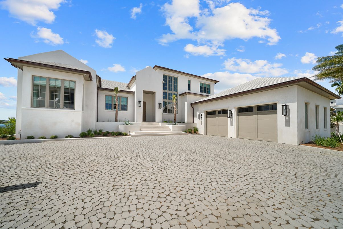 Attached, Exterior, Facade, Spanish Mediterranean