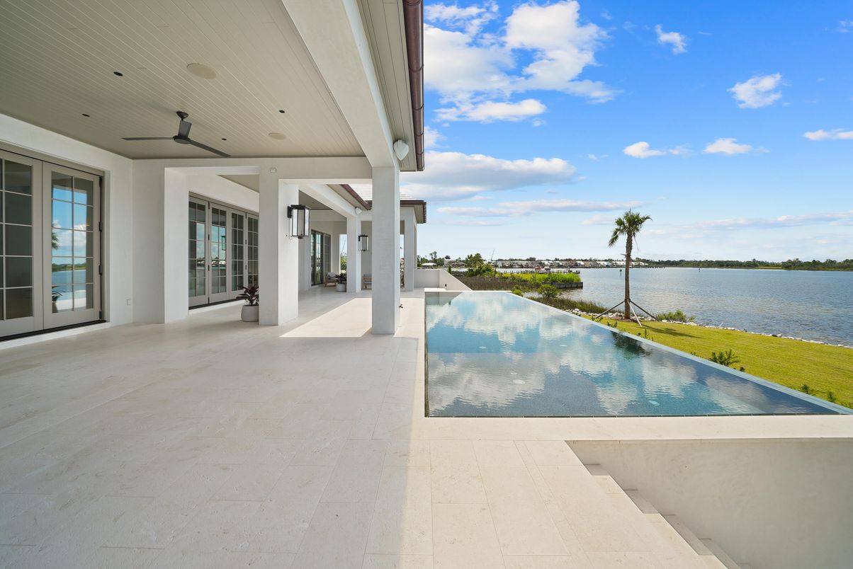 Exterior, Pool, Water