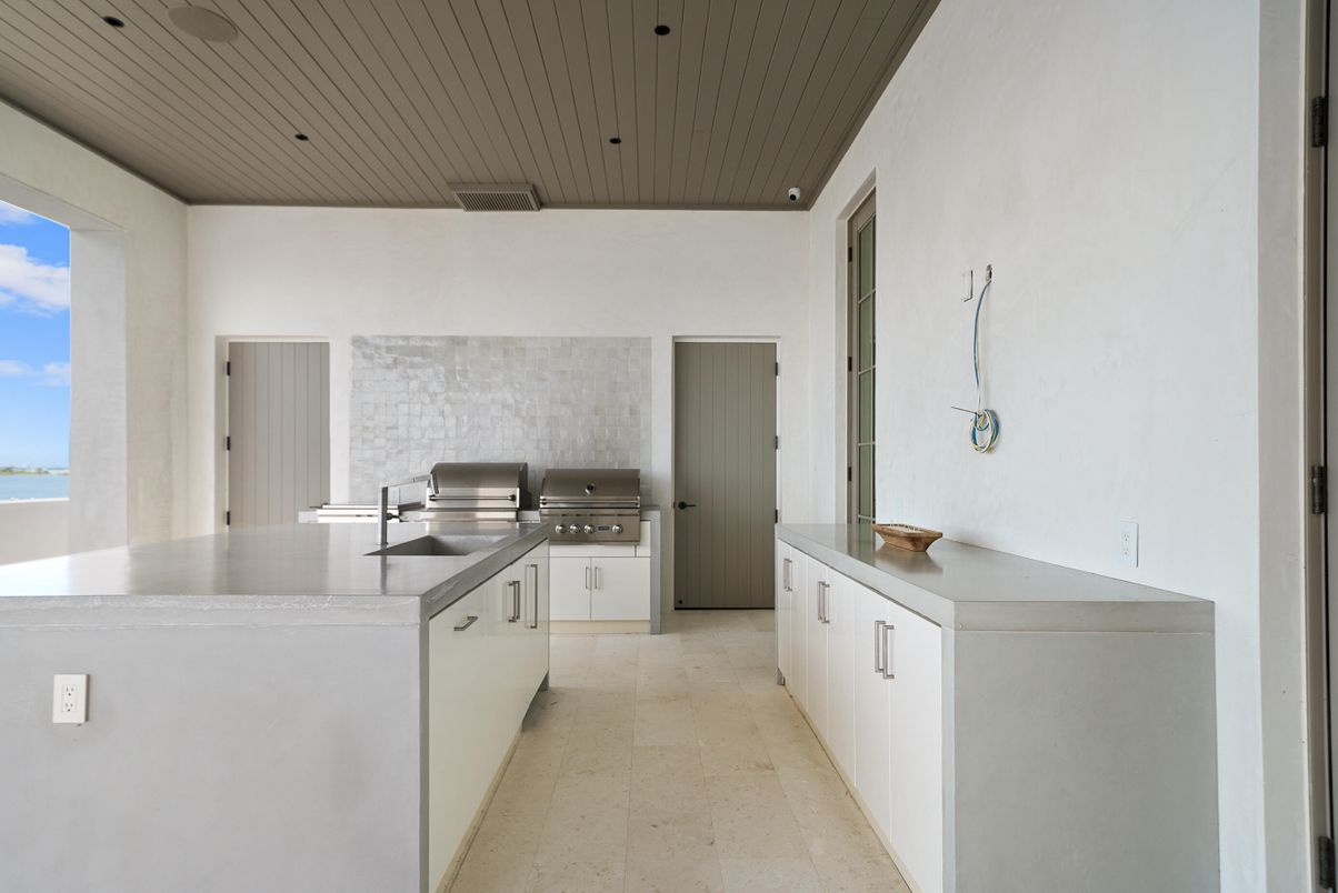 Interior, Stainless Steel Appliances, Water