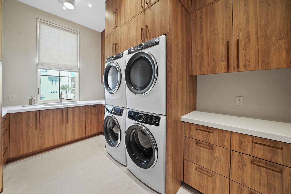 Interior, Recessed Lighting, Washer, Wooden Walls