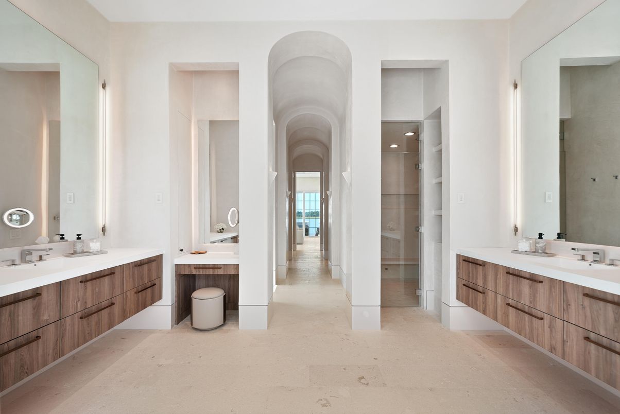 Bathroom, Dual Sink Vanities, Interior, Recessed Lighting