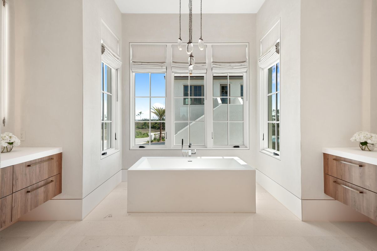 Bathroom, Free Standing Baths, Interior, Pendant Lights