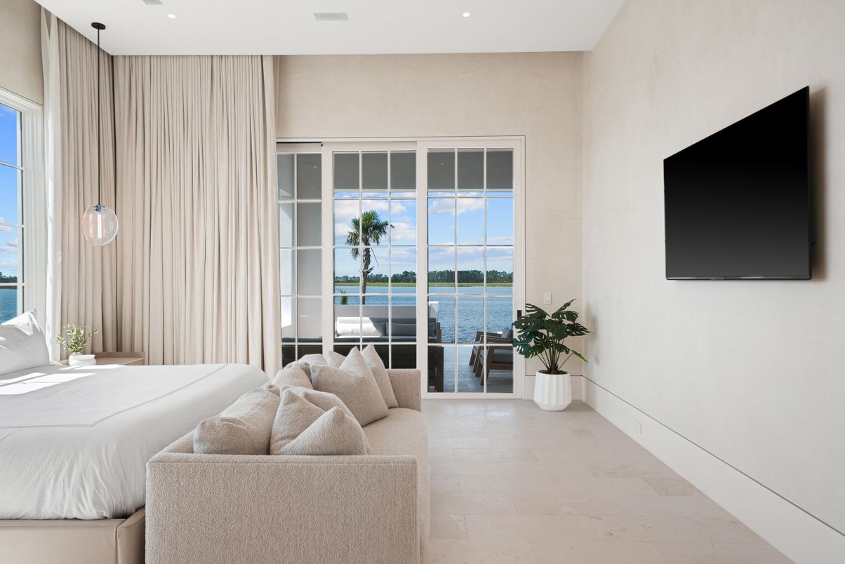 Bedroom, Interior, Pendant Lights, Recessed Lighting, Water