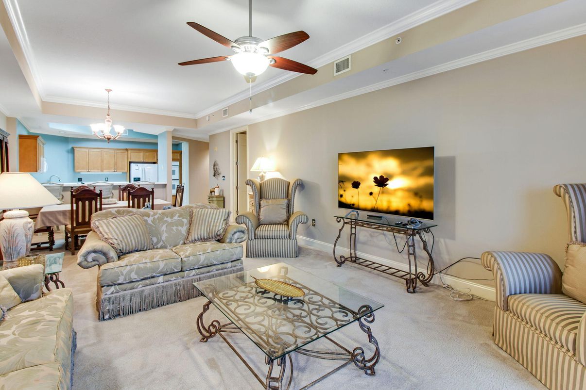 Chandelier, Interior, Living room