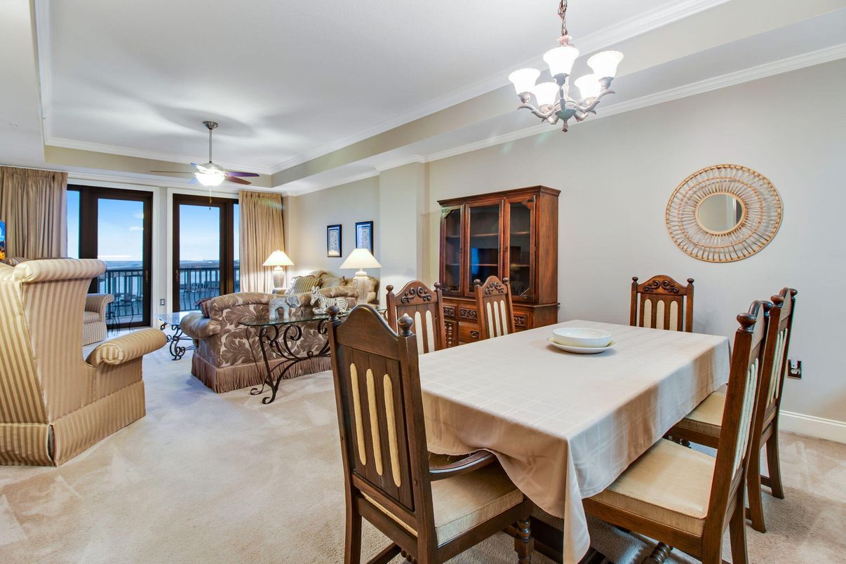 Chandelier, Dining room, Interior, Living room