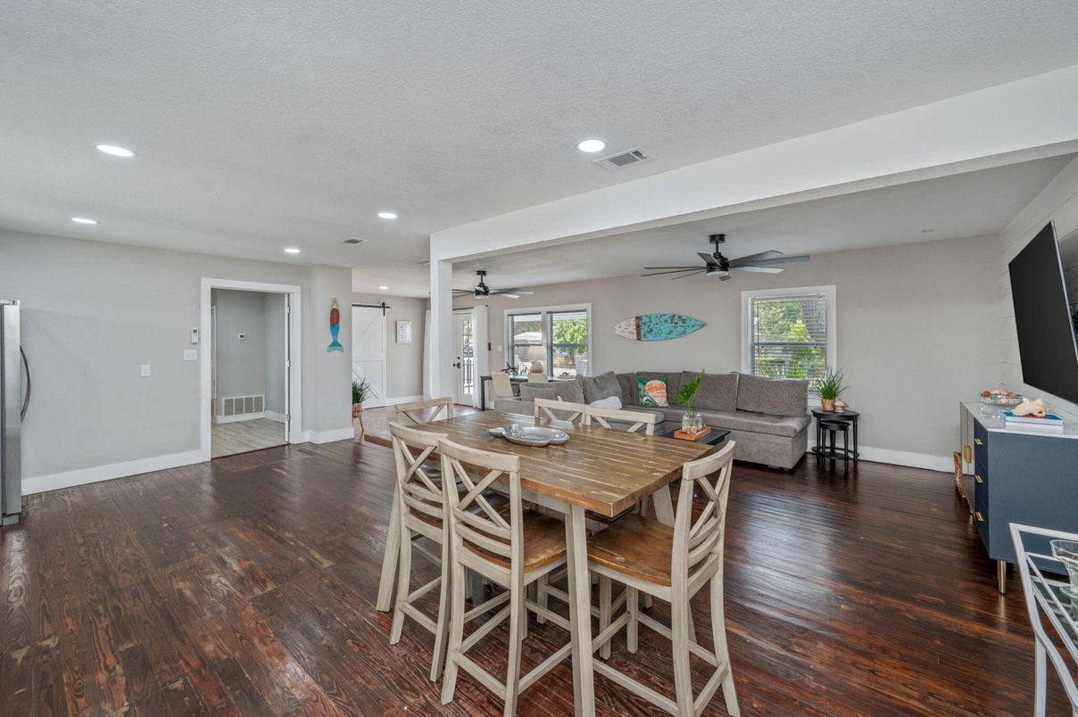Dining room, Interior, Living room, Recessed Lighting, Wood Texture Flooring