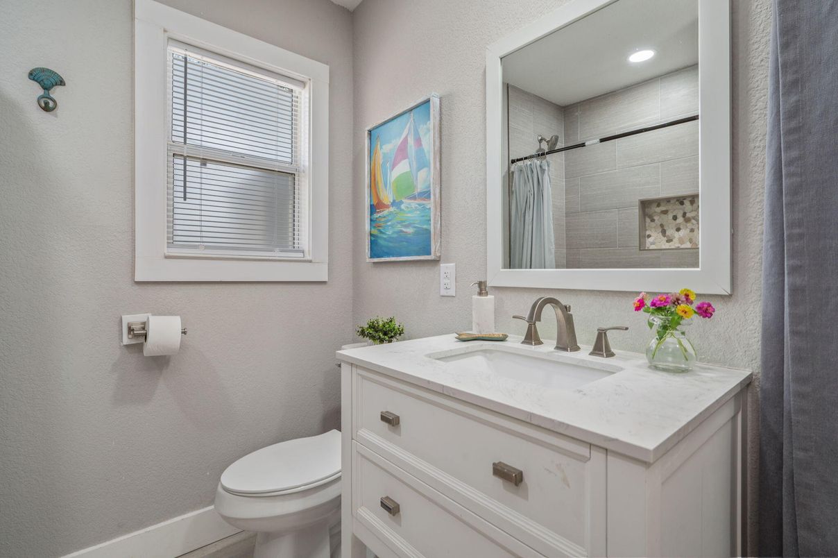 Bathroom, Interior, Recessed Lighting
