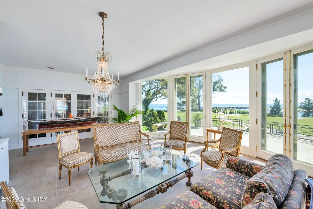 Chandelier, Interior, Living room