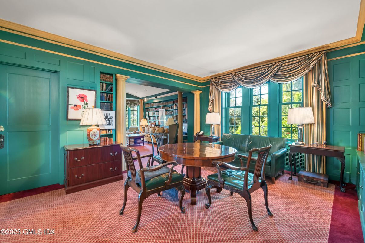 Home Office, Interior