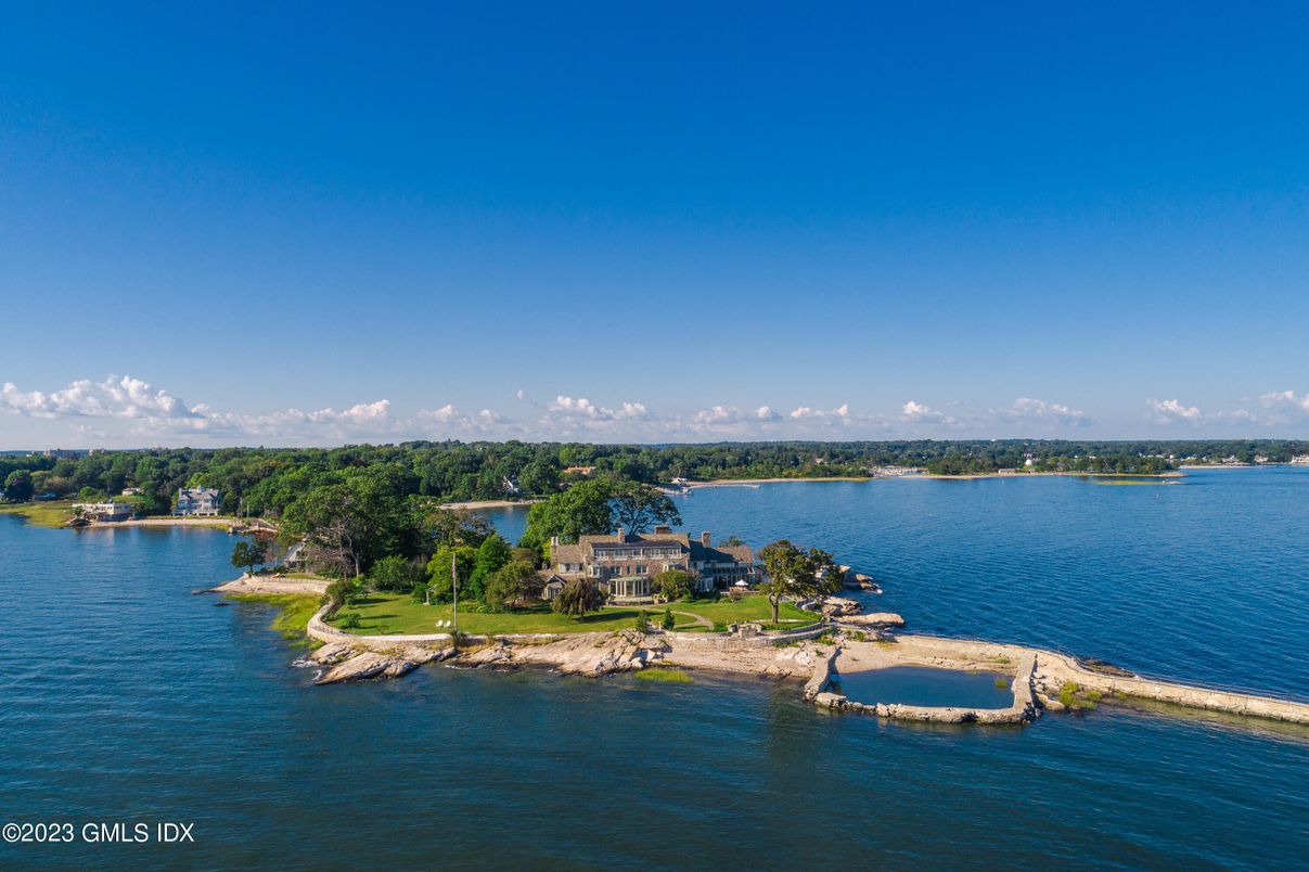 Exterior, Lake