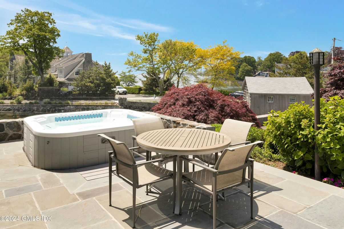 Exterior, Hot Tub